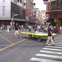 太陽能花車粉粧遊行