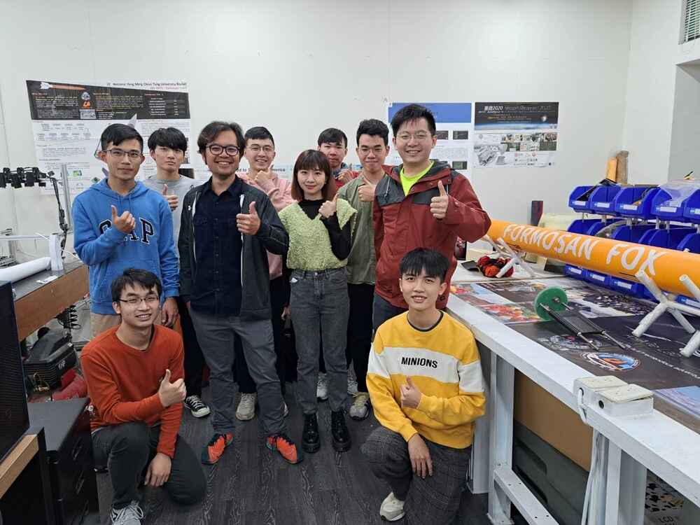 陽明交大機械系助理教授陳竺博淵及「Formosan-Fox」團隊成員